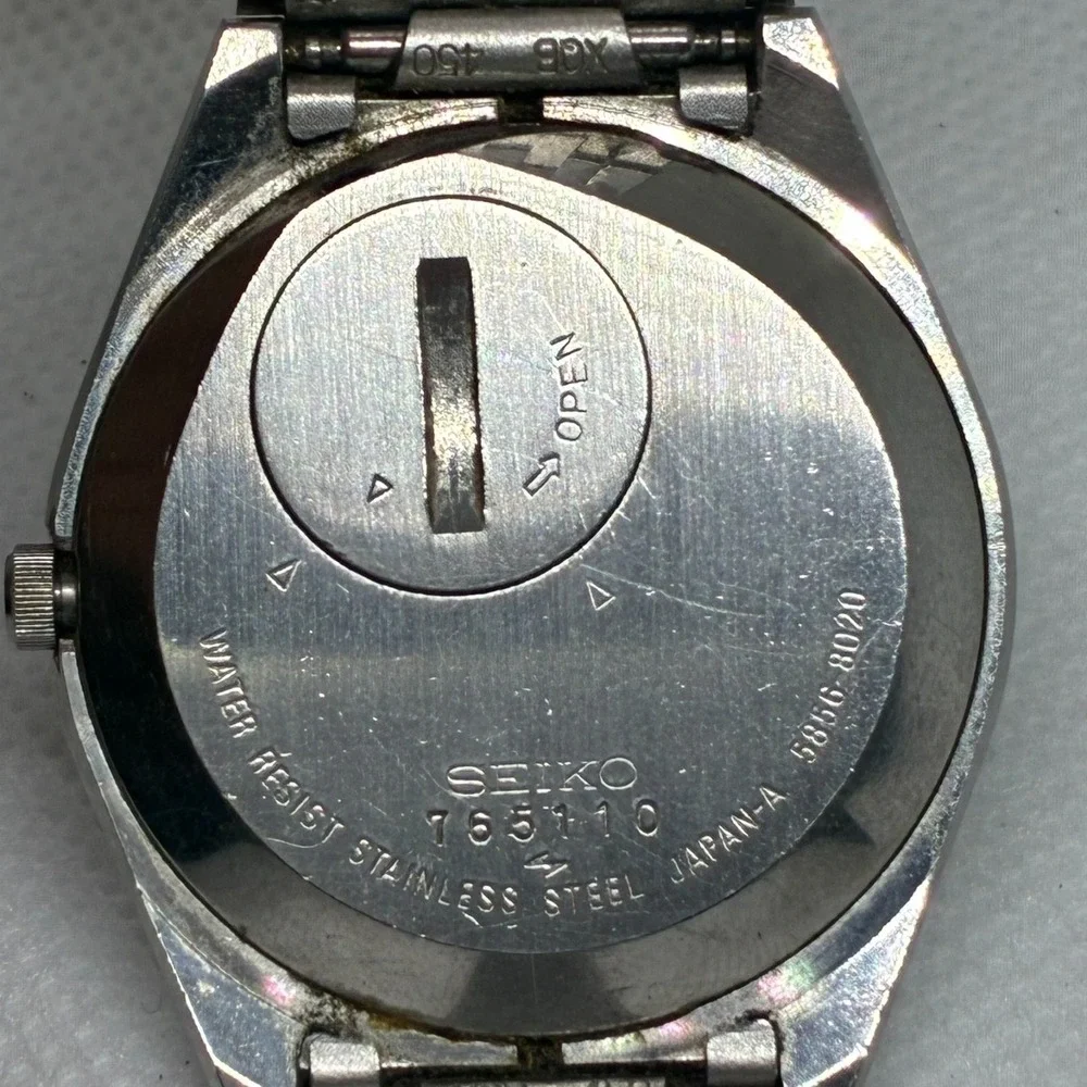 Vintage Seiko King Quartz 5856-8020 Dial Day Date Men's Watch-RUNS!